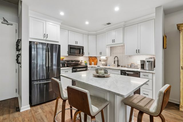 600 12th Ave S Apt 513, Nashville, TN 37203