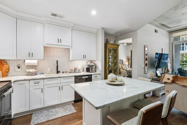 600 12th Ave S Apt 513, Nashville, TN 37203
