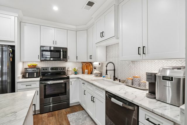 600 12th Ave S Apt 513, Nashville, TN 37203