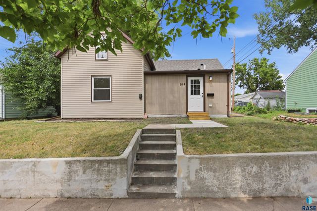 614 W 1st St Street, Sioux Falls, SD 57104