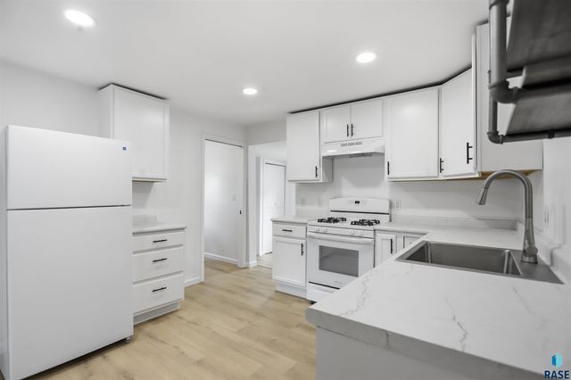 614 W 1st St Street, Sioux Falls, SD 57104