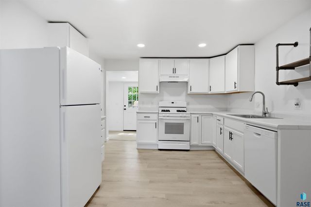 614 W 1st St Street, Sioux Falls, SD 57104