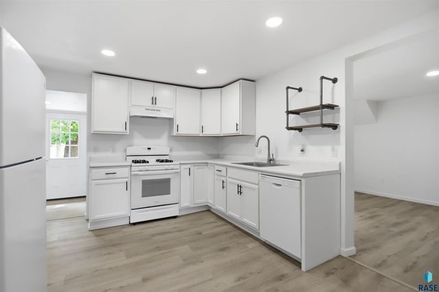 614 W 1st St Street, Sioux Falls, SD 57104