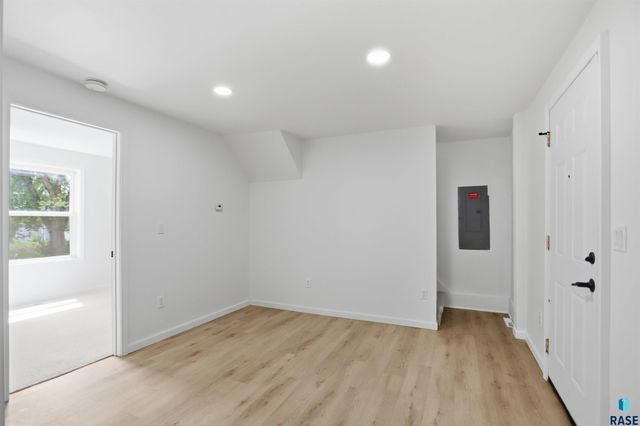 614 W 1st St Street, Sioux Falls, SD 57104
