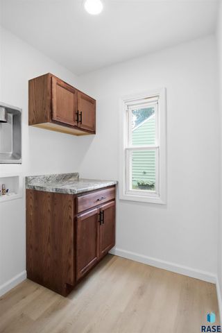 614 W 1st St Street, Sioux Falls, SD 57104
