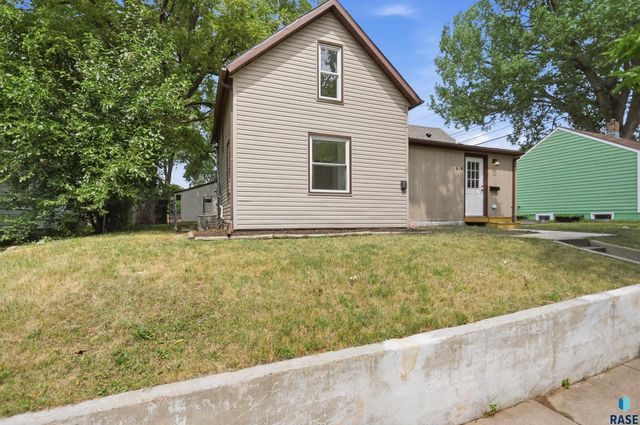 614 W 1st St Street, Sioux Falls, SD 57104