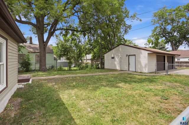614 W 1st St Street, Sioux Falls, SD 57104