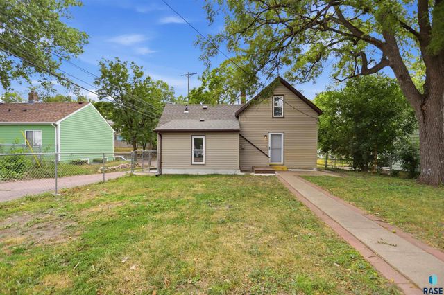 614 W 1st St Street, Sioux Falls, SD 57104
