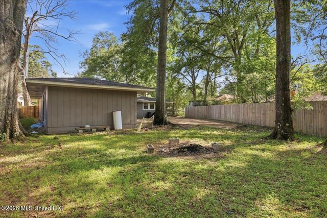 507 Heatherwood Drive, Jackson, MS 39212