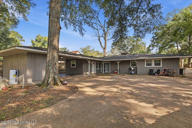 507 Heatherwood Drive, Jackson, MS 39212