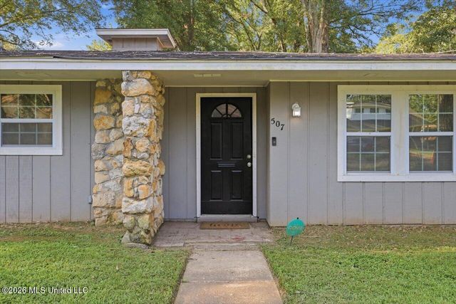 507 Heatherwood Drive, Jackson, MS 39212