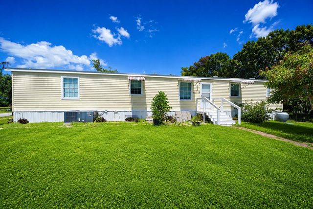 8137 SW WILDWOOD Drive, Stuart, FL 34997