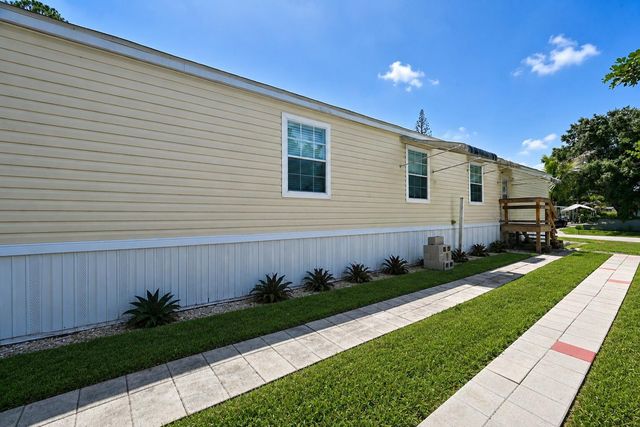 8137 SW WILDWOOD Drive, Stuart, FL 34997