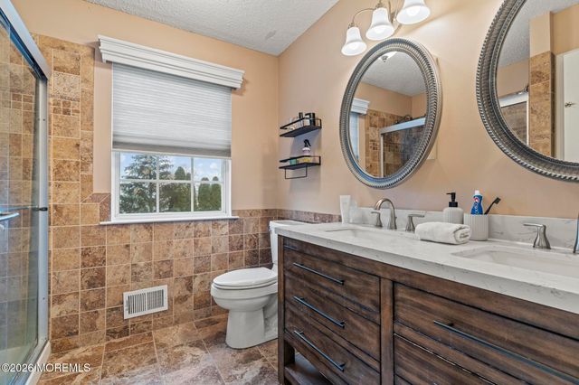 647 Hugo Drive, Toms River, NJ 08753