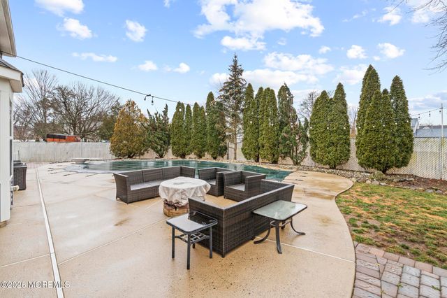 647 Hugo Drive, Toms River, NJ 08753