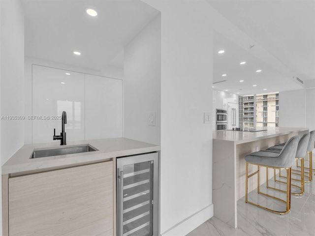 19707 Turnberry Way 22D, Aventura, FL 33180