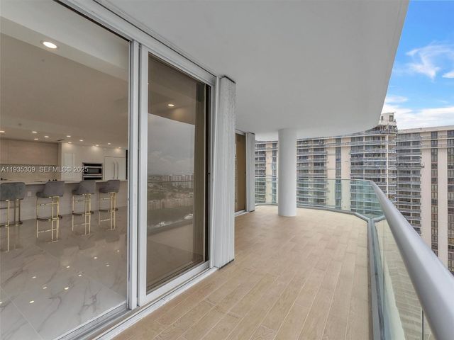 19707 Turnberry Way 22D, Aventura, FL 33180