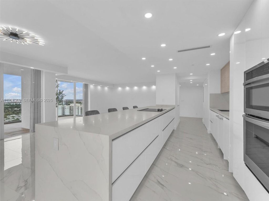 19707 Turnberry Way 22D, Aventura, FL 33180