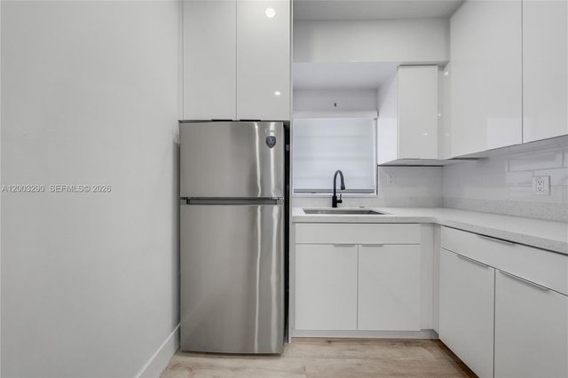 2464 SW 22nd St 5, Miami, FL 33145