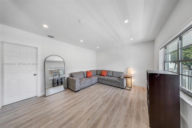 2464 SW 22nd St 5, Miami, FL 33145