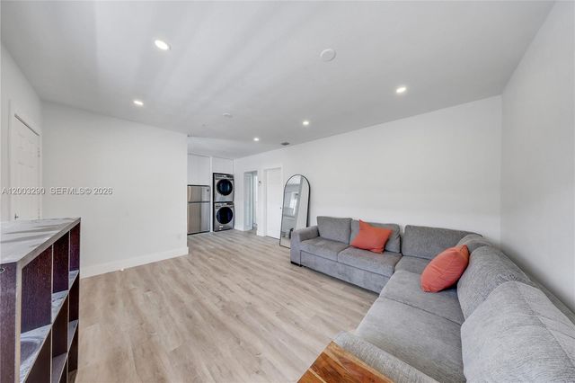 2464 SW 22nd St 5, Miami, FL 33145