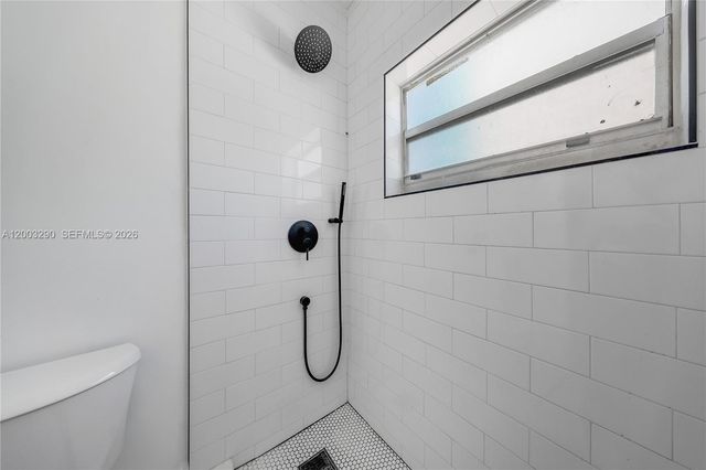 2464 SW 22nd St 5, Miami, FL 33145