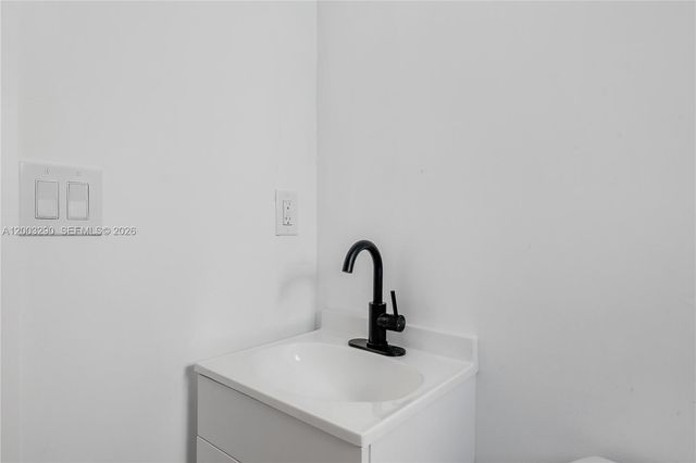 2464 SW 22nd St 5, Miami, FL 33145