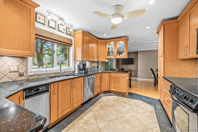 4178 Chevron Drive, Highland Charter Township, MI 48356
