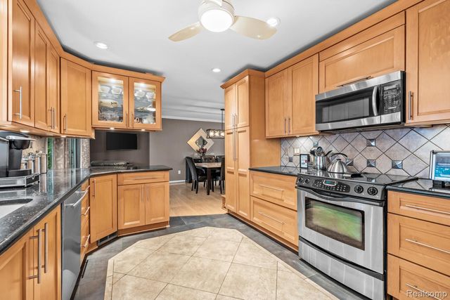 4178 Chevron Drive, Highland Charter Township, MI 48356
