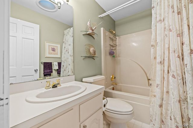 4178 Chevron Drive, Highland Charter Township, MI 48356