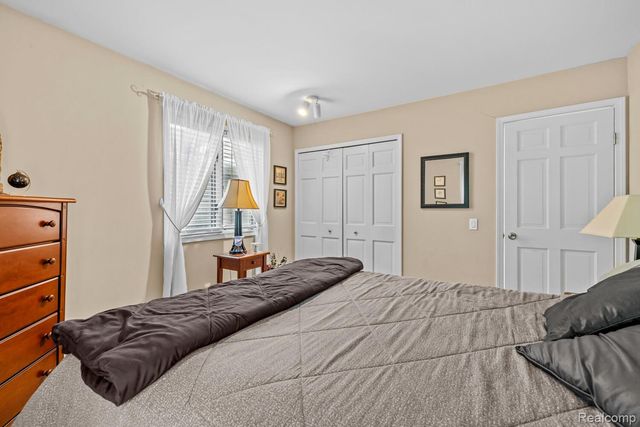 4178 Chevron Drive, Highland Charter Township, MI 48356