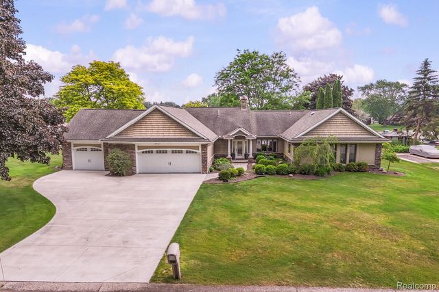 4178 Chevron Drive, Highland Charter Township, MI 48356