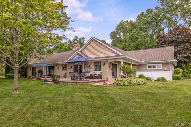 4178 Chevron Drive, Highland Charter Township, MI 48356