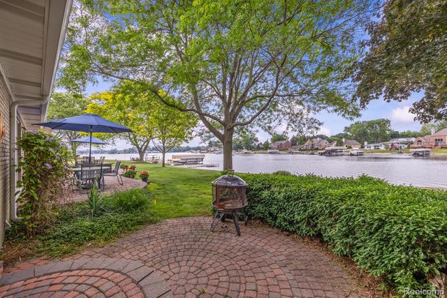 4178 Chevron Drive, Highland Charter Township, MI 48356