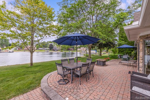 4178 Chevron Drive, Highland Charter Township, MI 48356