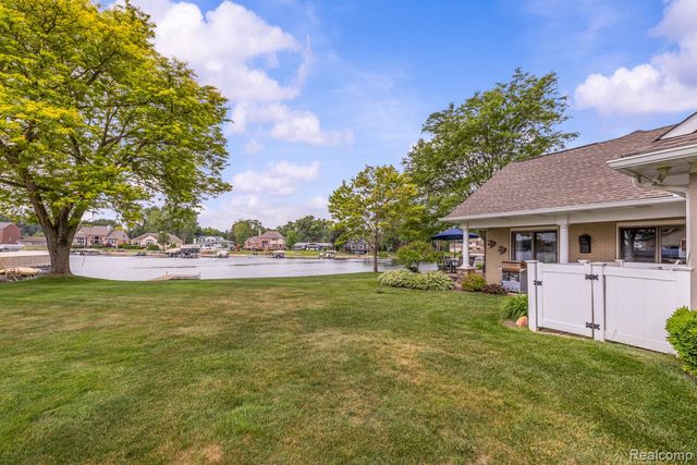 4178 Chevron Drive, Highland Charter Township, MI 48356
