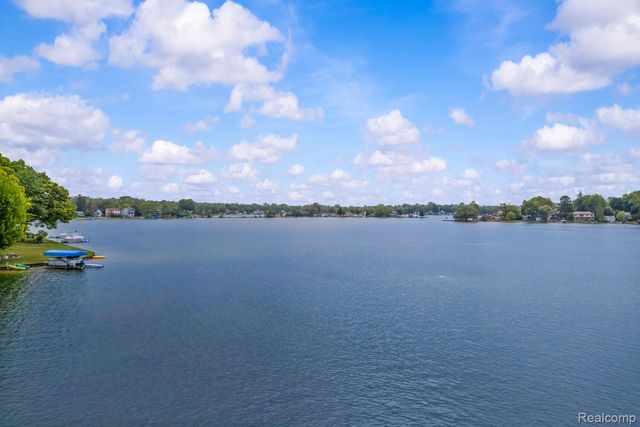 4178 Chevron Drive, Highland Charter Township, MI 48356