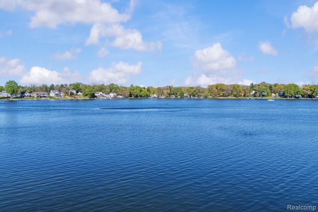 4178 Chevron Drive, Highland Charter Township, MI 48356