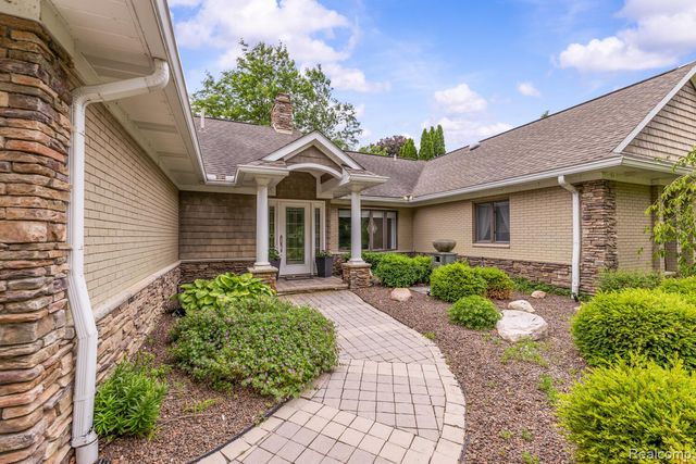 4178 Chevron Drive, Highland Charter Township, MI 48356