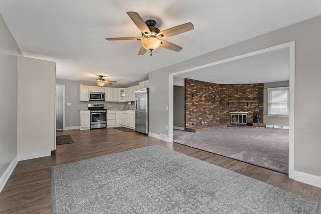 210 W 19th Ave Avenue, Coal Valley, IL 61240