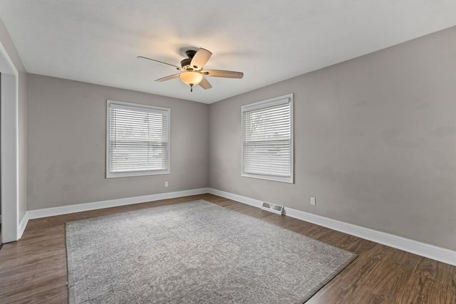 210 W 19th Ave Avenue, Coal Valley, IL 61240