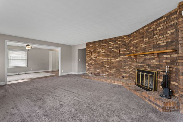 210 W 19th Ave Avenue, Coal Valley, IL 61240