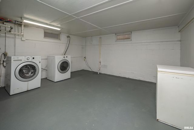 210 W 19th Ave Avenue, Coal Valley, IL 61240