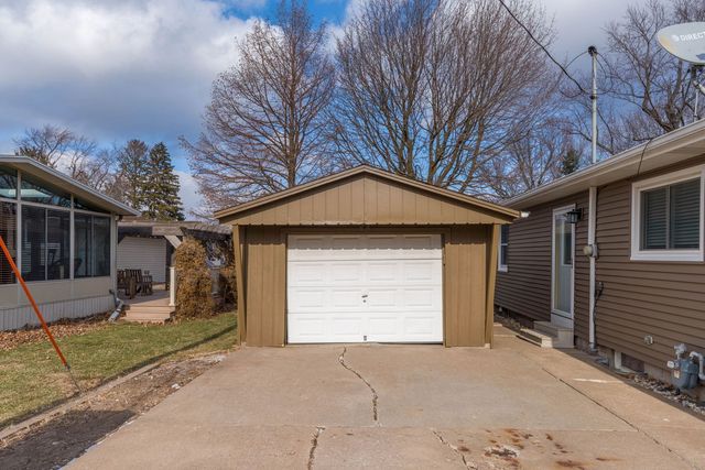 210 W 19th Ave Avenue, Coal Valley, IL 61240