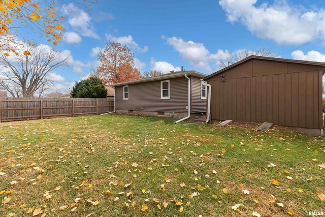 210 W 19th Ave Avenue, Coal Valley, IL 61240