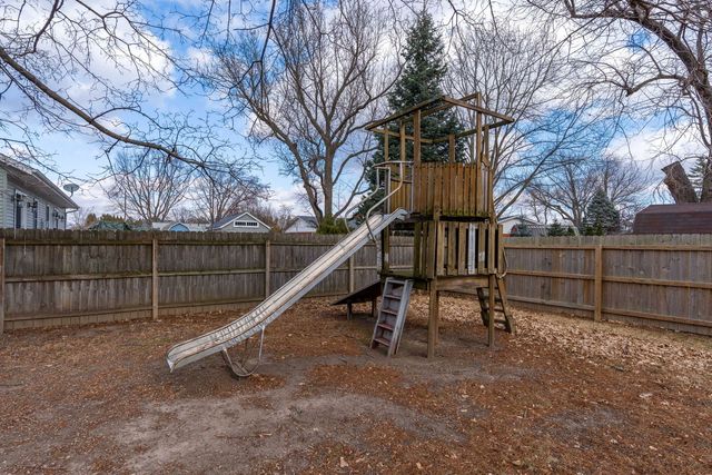 210 W 19th Ave Avenue, Coal Valley, IL 61240