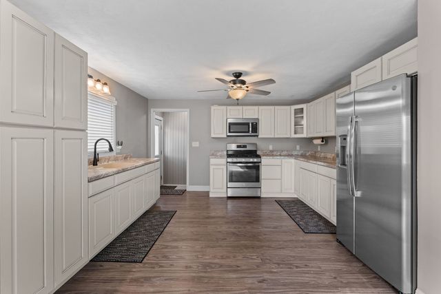 210 W 19th Ave Avenue, Coal Valley, IL 61240