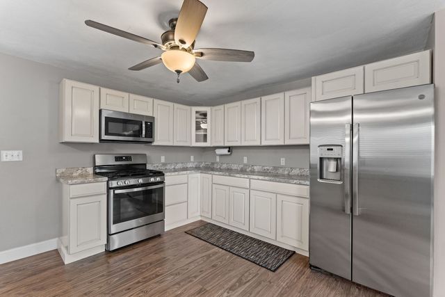 210 W 19th Ave Avenue, Coal Valley, IL 61240