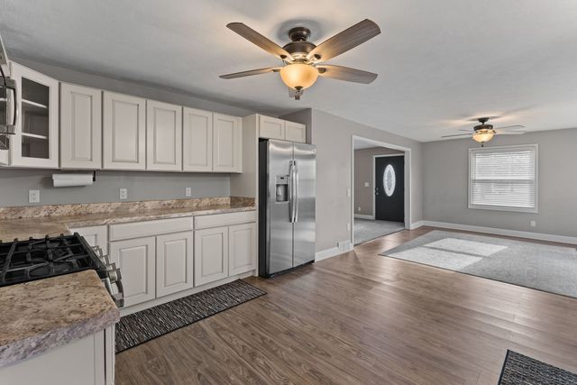 210 W 19th Ave Avenue, Coal Valley, IL 61240