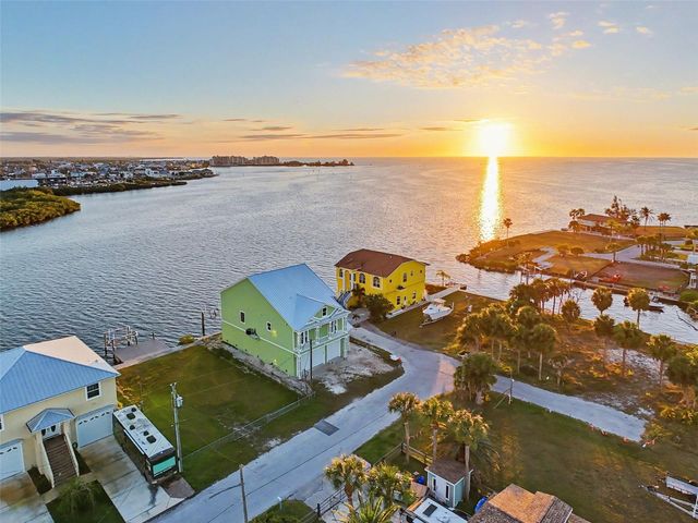 6522 SEAVIEW BOULEVARD, Hudson, FL 34667